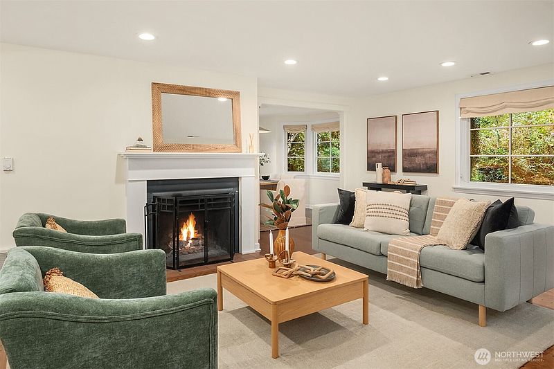 3rd image of 10944 23rd Avenue NE