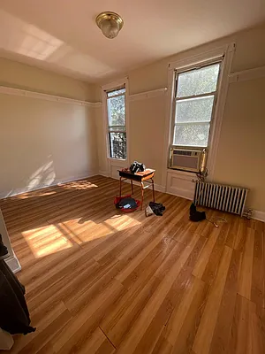 Rented by Safdie Realty Group | media 6