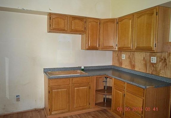 3rd image of 6609 Vine St