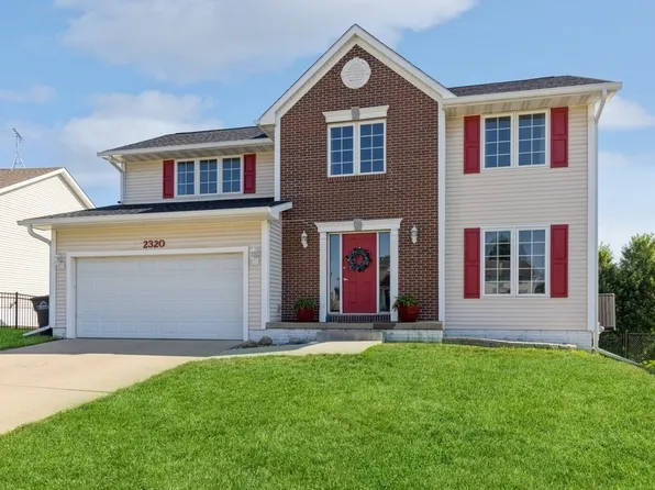 2320 E Luster Ln, Des Moines, IA 50320