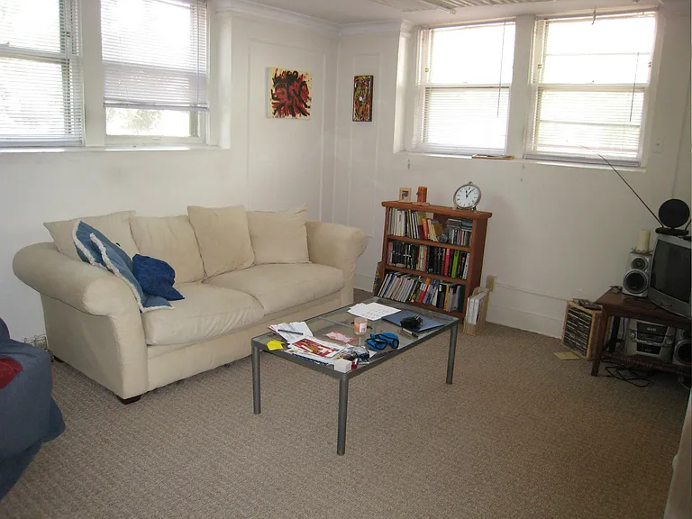 2284 Highland Pkwy #G — Photo 2