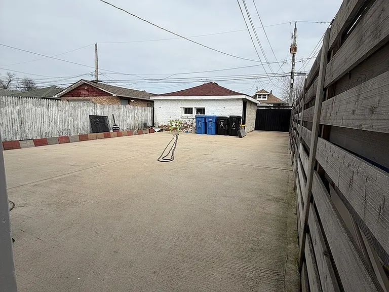S Francisco Ave — Photo 17