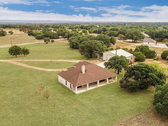 4th image of 150 Amber Oaks