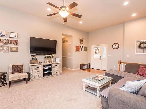 3rd image of 216 Rose Park Dr