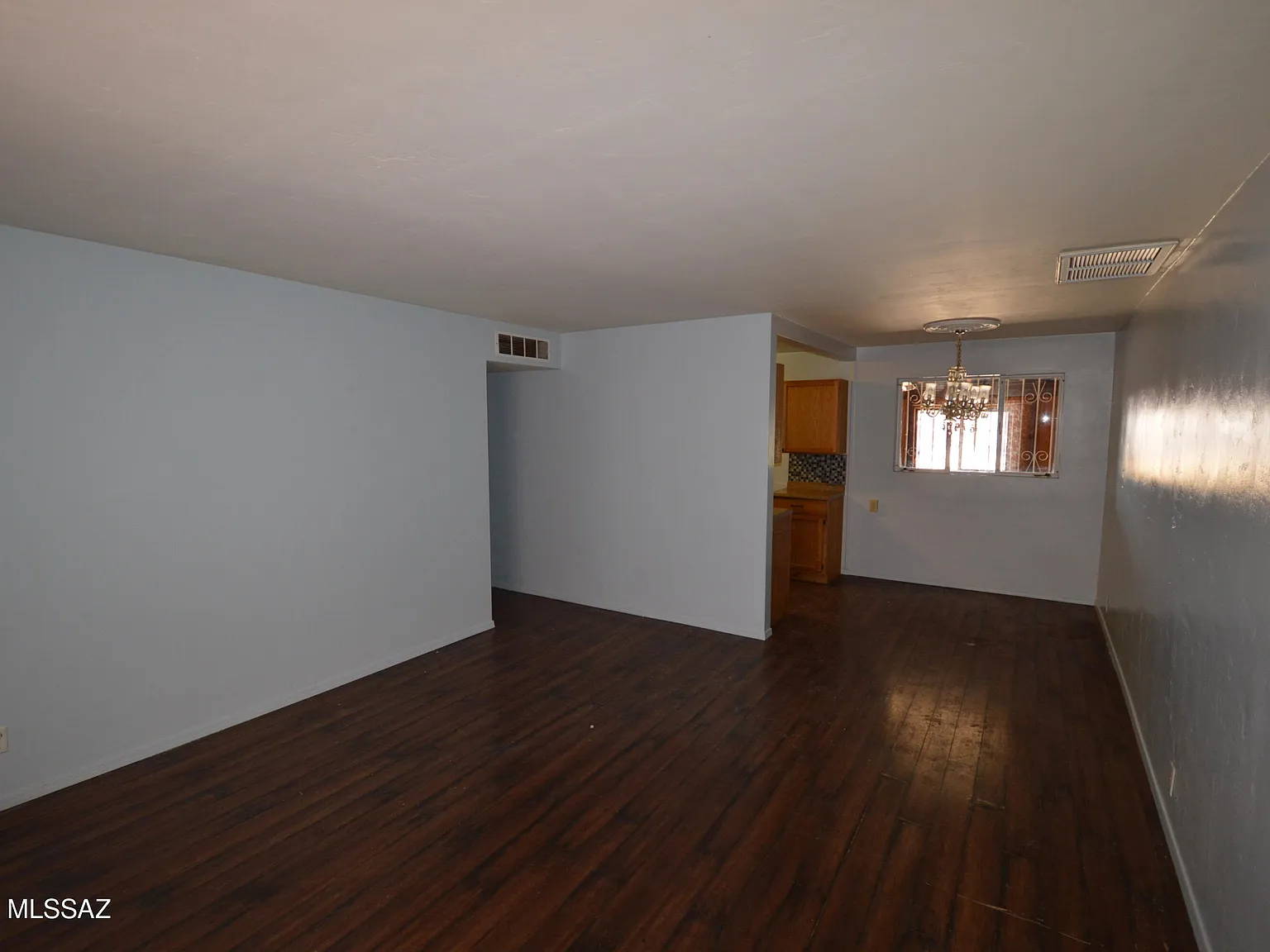 3 bed, 1.0 bath, 949 sqft, $1,350 — Photo 3