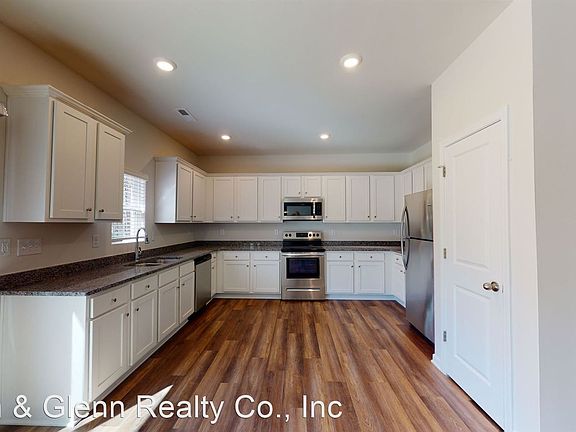 4th image of 2900 Plantation Way