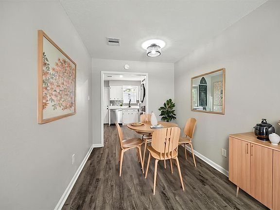 4th image of 197 W Tri Oaks Ln APT 197