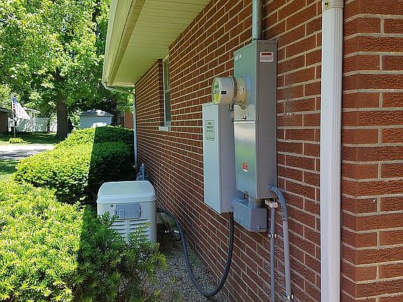 5th image of 402 Sunset Dr