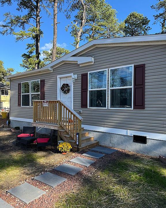 1st image of 203 Blue Jay Rd