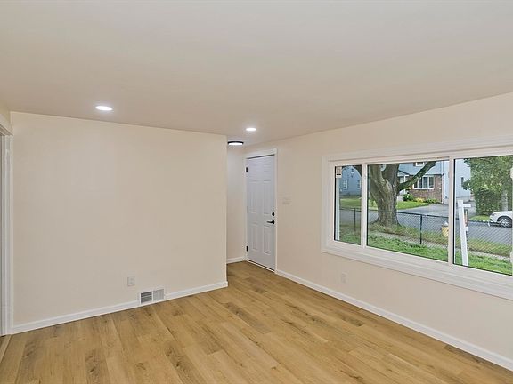 4th image of 102 San Miguel St