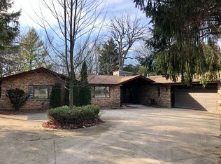 61 Lincolnshire Dr, Lincolnshire, IL 60069