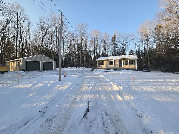 155 Plymouth Rd — Photo 2