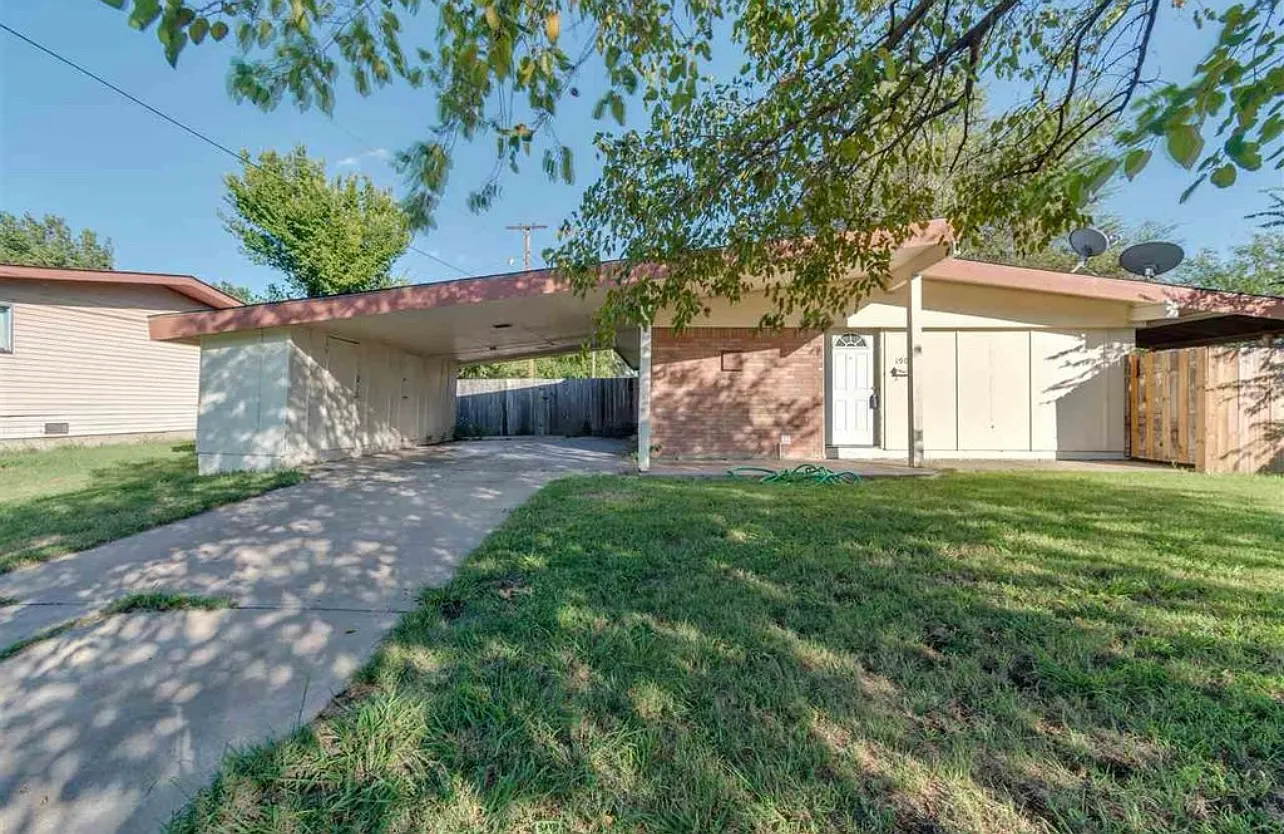 3 bed, 1100 sqft, $975 — Photo 1