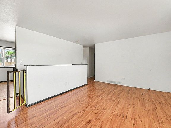 5th image of 1137 Gateway Ave