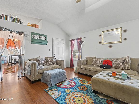 5th image of 13218 Hickory Ct