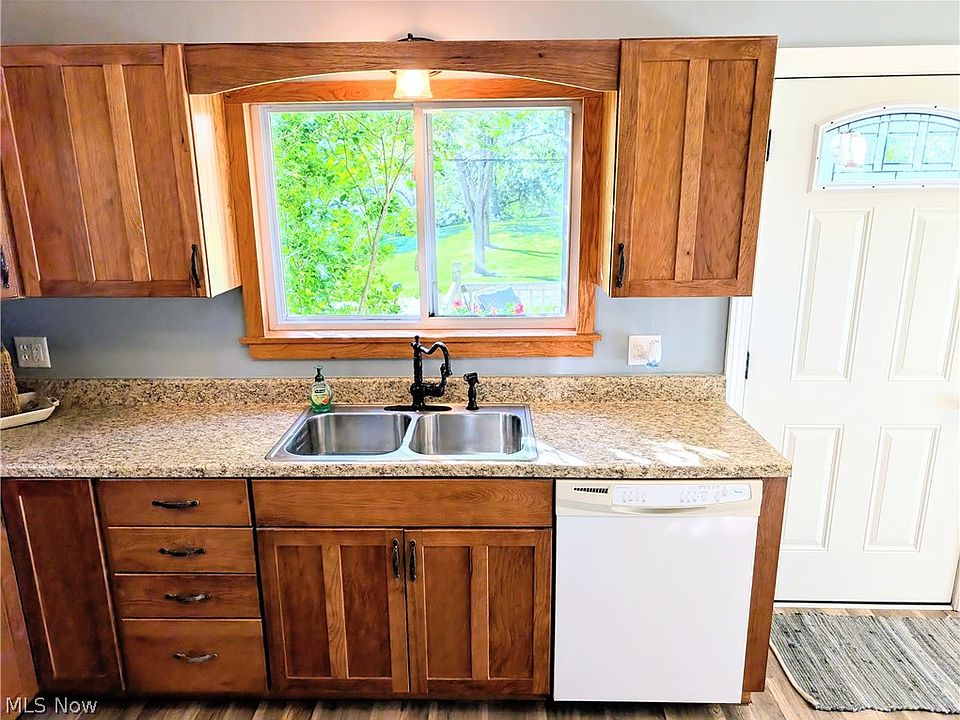 2177 Par Dr, Akron, OH 44312 | MLS #5251990 | Zillow