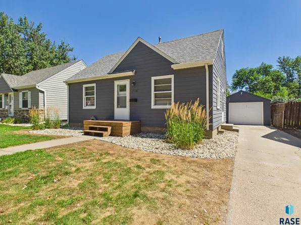 2404 S Hawthorne Ave, Sioux Falls, SD 57105