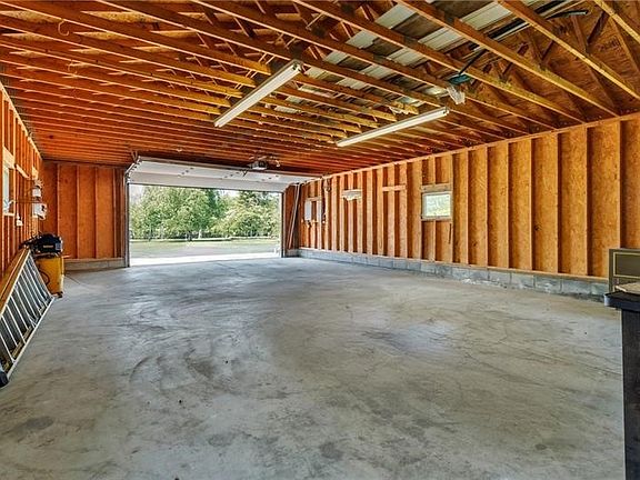 4th image of 626 Solomon Temple Rd