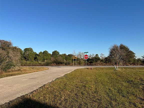 4th image of 32503 Pecan Hill Dr