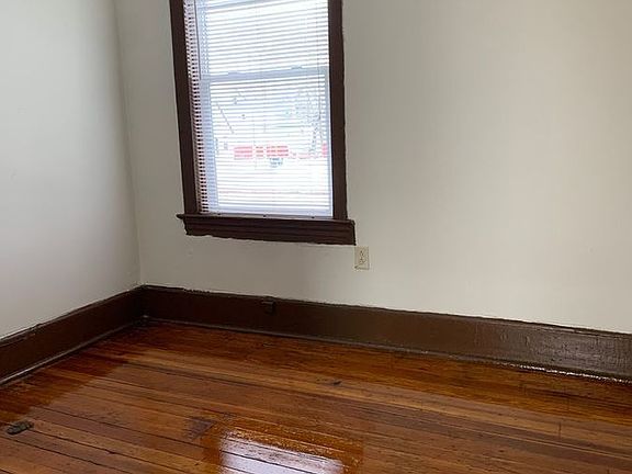 4th image of 4906 Kennedy Ave #2