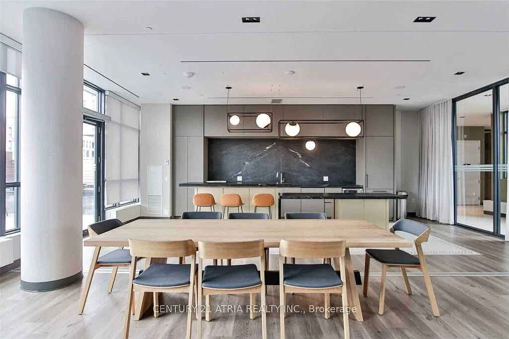 225 Sumach St — Photo 2