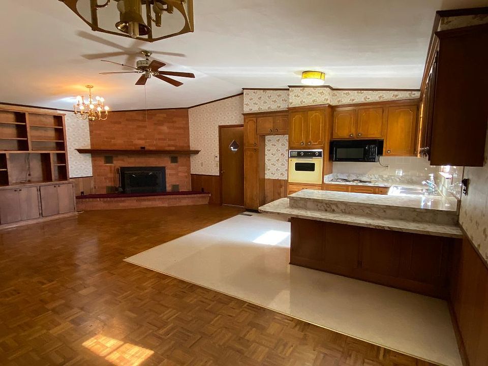 1st image of 150 Community Dr