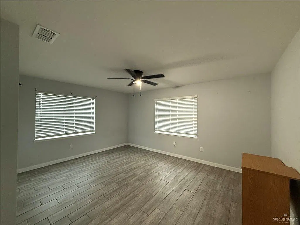 5 bed, 2.0 bath, 1990 sqft, $1,750 — Photo 3