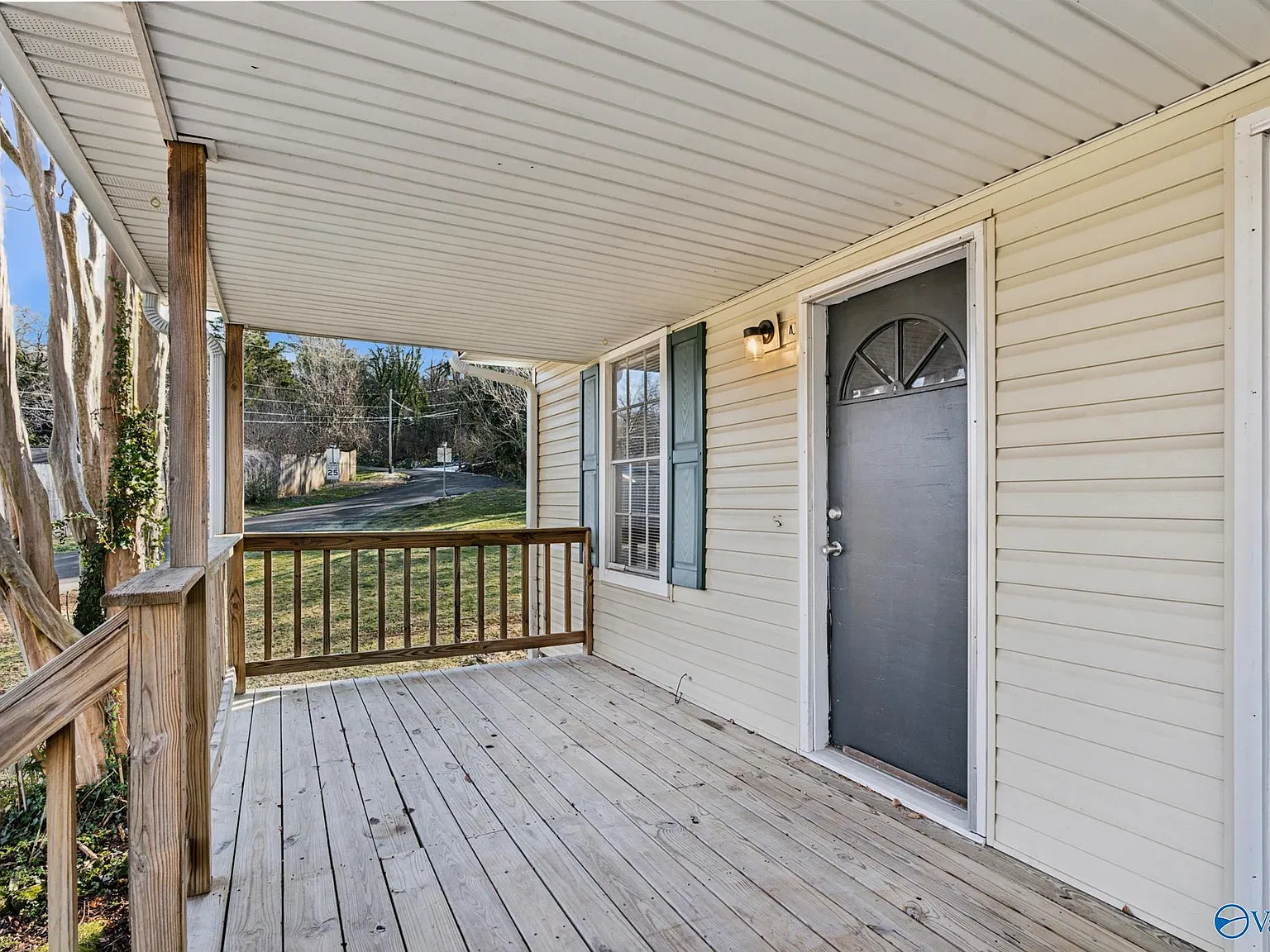 2 bed, 1.5 bath, 768 sqft, $999 — Photo 2