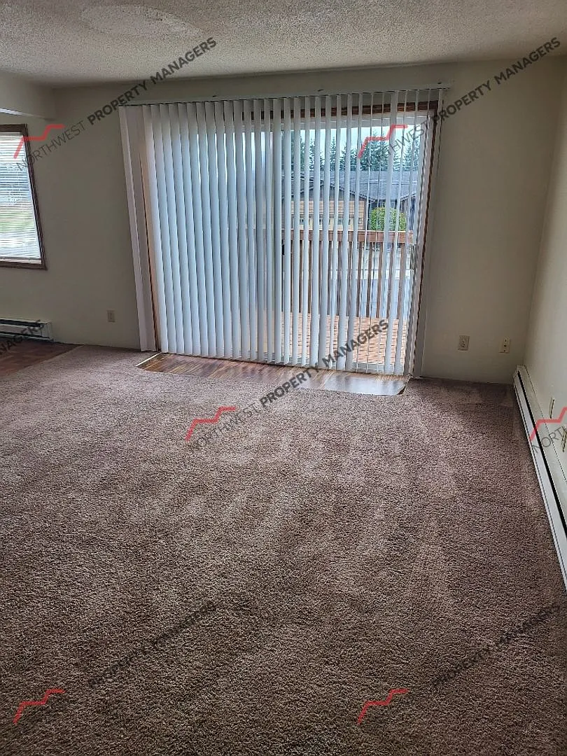R152A — Photo 2