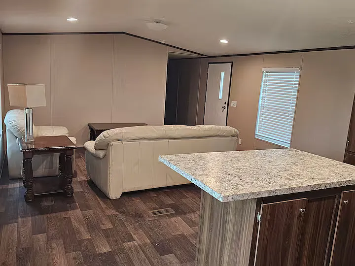 4 bed, $3,900 — Photo 3