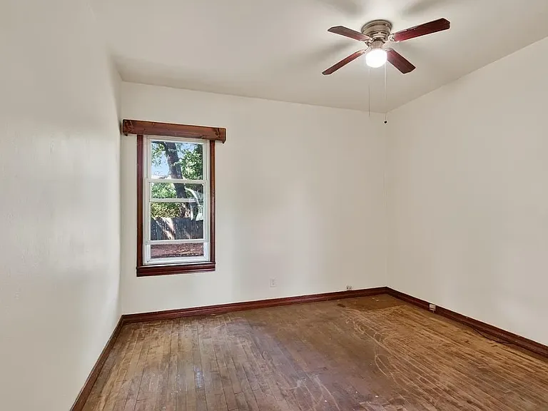 521 Dewey St — Photo 11