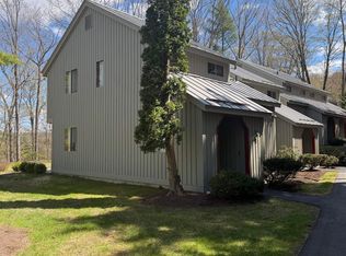 860 Murphys Rd, Hartford, VT 05047