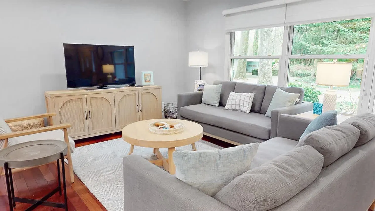 4 bed, 2.0 bath, 2669 sqft, $6,180 — Photo 1