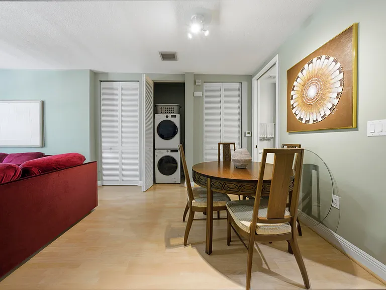 232 SW 14th Ave — Photo 4