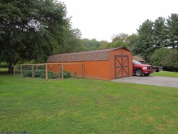 5th image of 75 Phelps Dr