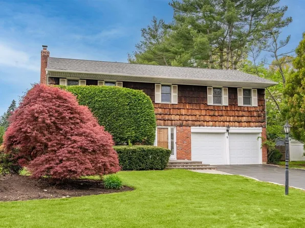 9 Wagamon Drive, Woodbury, NY 11797