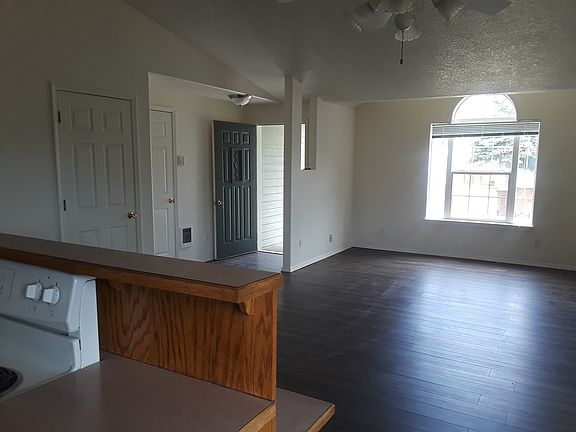 3rd image of 412 NE 7th St