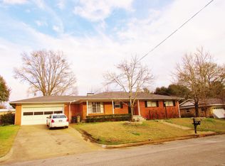 910 Meadowbrook Dr, Jacksonville, TX 75766