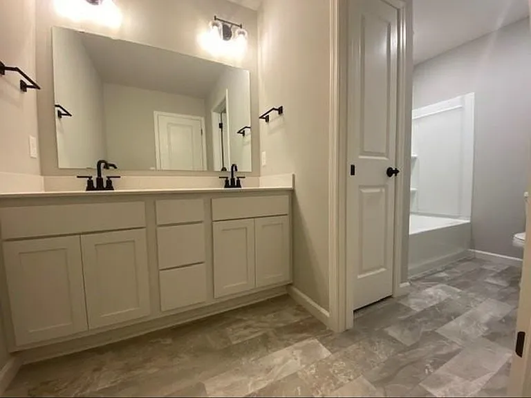 4810 Airlake Dr — Photo 2