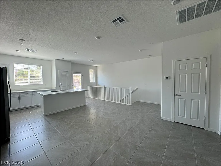 6181 Garden Crest St — Photo 15