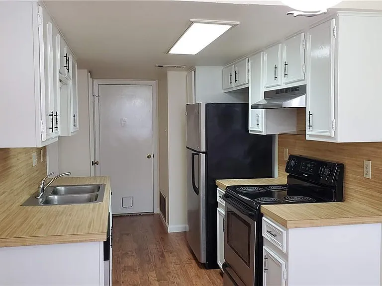 8810 Clearbrook Trl #A — Photo 3