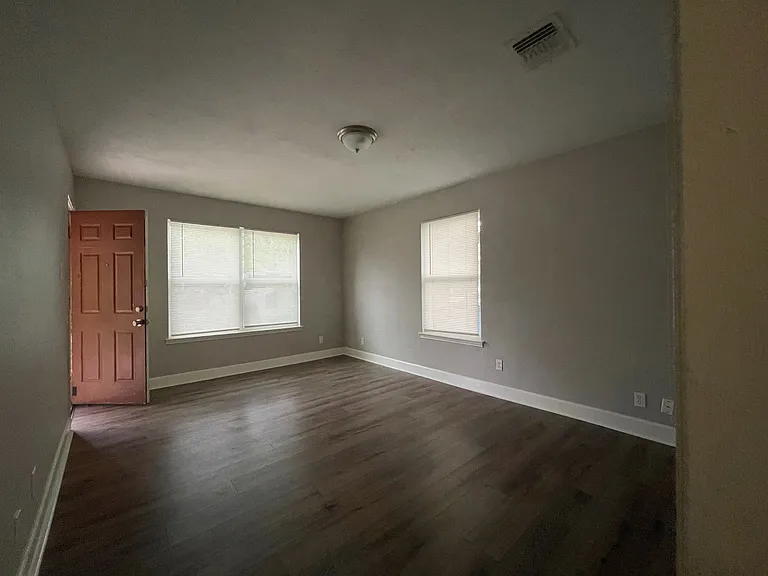 851 W Harlan Ave — Photo 16