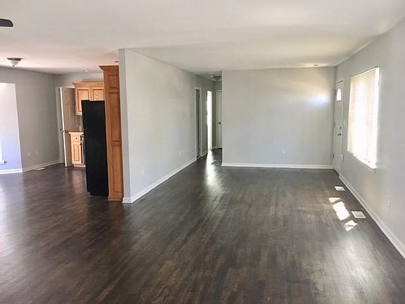3rd image of 1319 N Viking Dr