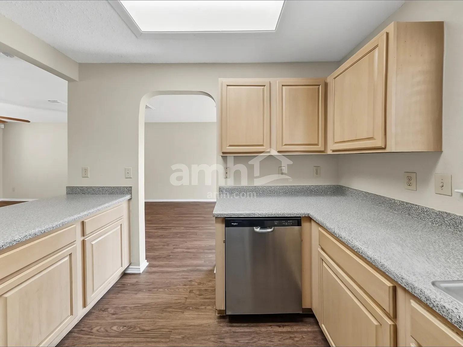 3 bed, 2.5 bath, 1582 sqft, $1,705 — Photo 4