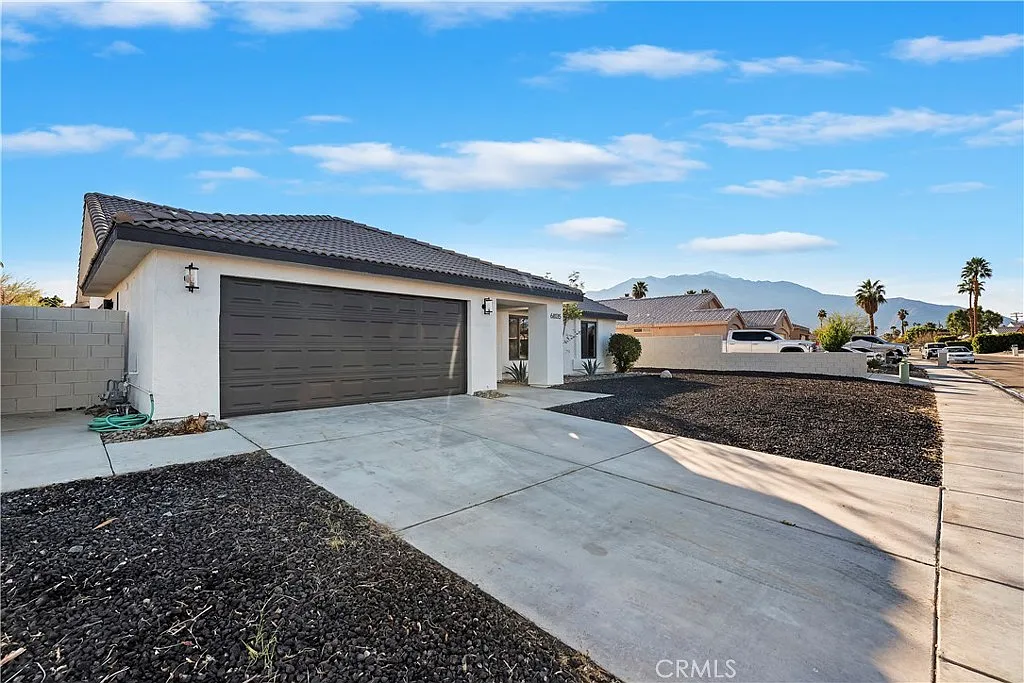 3 bed, 1939 sqft, $3,200 — Photo 3
