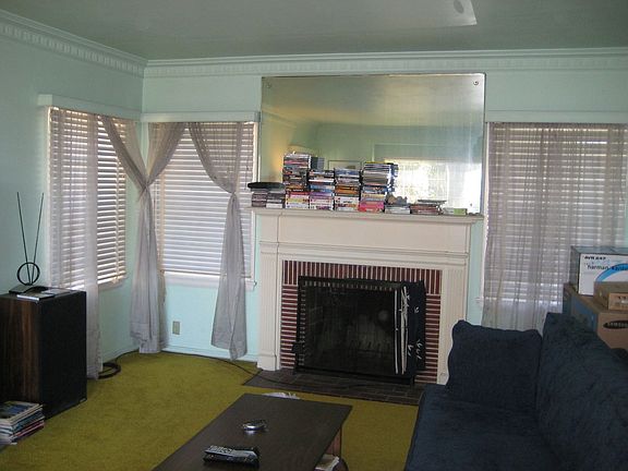 Living Room with fireplace