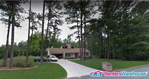Tons of Space in this 3 Bed ranch in Riverdale! — Photo 1