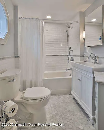 519 Saint Clair Ave — Photo 16