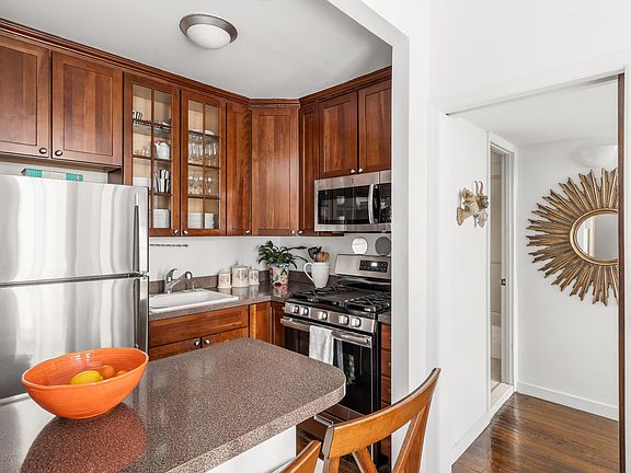 5th image of 415 W 57th St APT 3A