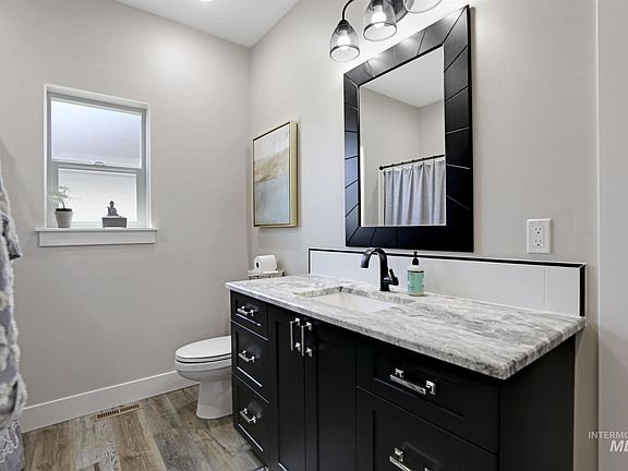 5th image of 2044 Columbia Dr